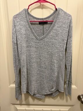 Abercrombie & Fitch Heather Gray V-Neck Long Sleeve Top